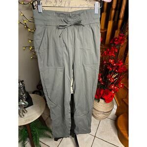 Lululemon Beyond the Studio Women’s Olive Green Sage Cropped Pants Size 2